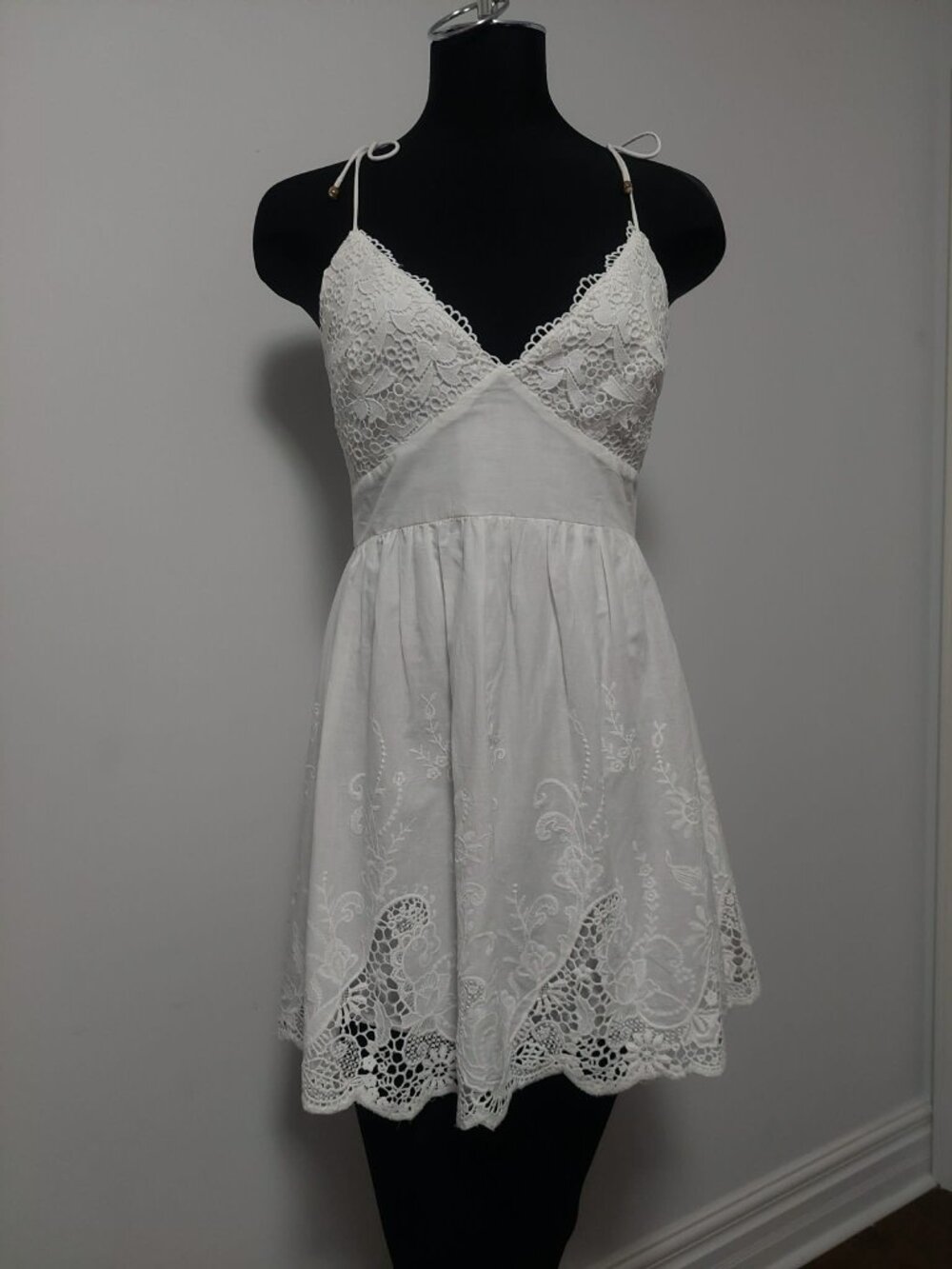 Indikah White Lace Halter Mini Dress- Size  US 8  Boho Eyelet Detail NWT